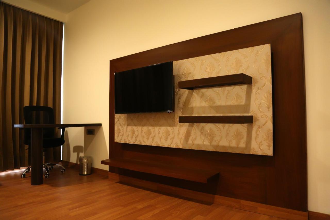 Hotel Imperia Suites Jalandhar Exterior photo