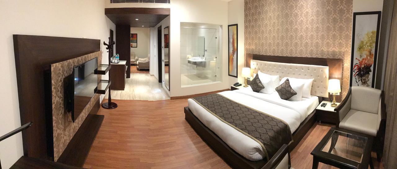 Hotel Imperia Suites Jalandhar Exterior photo